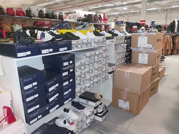 7#8450 Calzature uomo donna bambino in vendita - foto 40