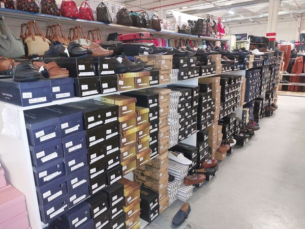 7#8450 Calzature uomo donna bambino in vendita - foto 41