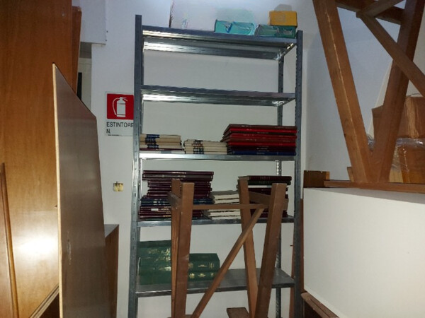1#8455 Scaffalature e arredamento vario in vendita - foto 4
