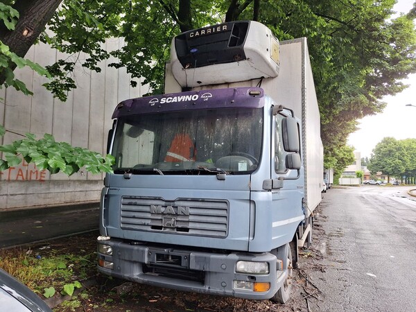 6#8464 Autocarro Man TGL8.180 isotermico con sponda idraulica in vendita - foto 1