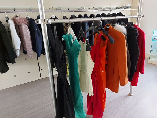 1#8466 Abbigliamento e calzature in vendita - foto 1