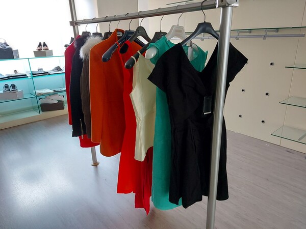 1#8466 Abbigliamento e calzature in vendita - foto 2