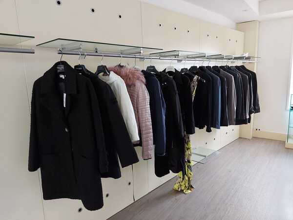 1#8466 Abbigliamento e calzature in vendita - foto 3