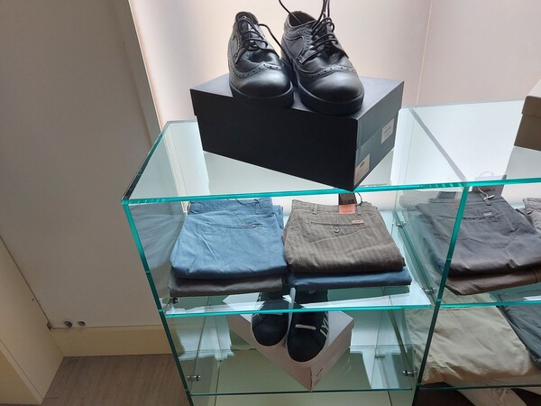 1#8466 Abbigliamento e calzature in vendita - foto 8