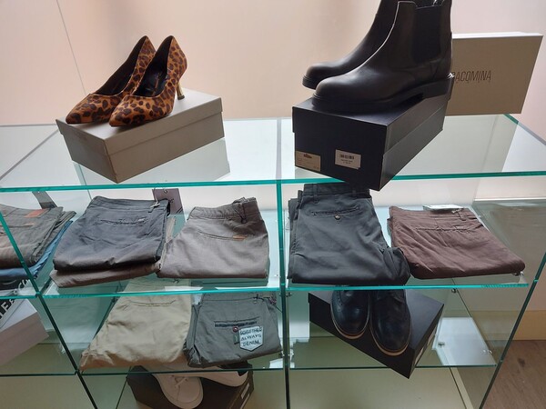 1#8466 Abbigliamento e calzature in vendita - foto 9