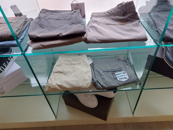 1#8466 Abbigliamento e calzature in vendita - foto 10