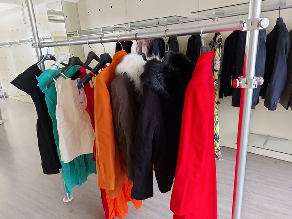 1#8466 Abbigliamento e calzature in vendita - foto 12