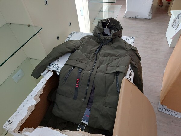 1#8466 Abbigliamento e calzature in vendita - foto 22
