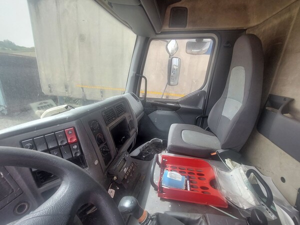 9#8486 Autocarro isotermico Renault in vendita - foto 12