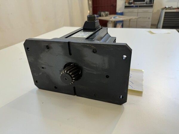 23#8495 Servomotore per spostamento assi Cnc Yaskawa in vendita - foto 4