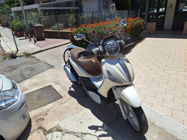 1#8502 Motociclo Piaggio Beverly in vendita - foto 2