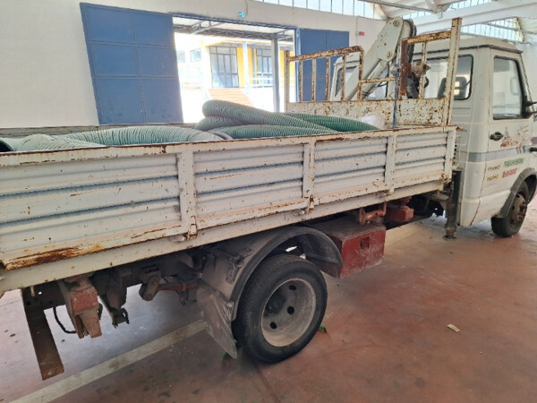 3#8504 Autocarro Fiat Iveco TurboDaily con cassone ribaltabile e gru in vendita - foto 4
