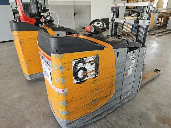 Carrelli elevatori in vendita
