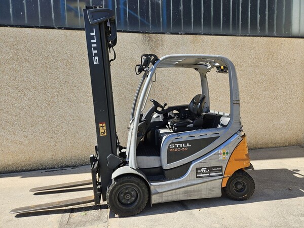 Carrelli elevatori in vendita