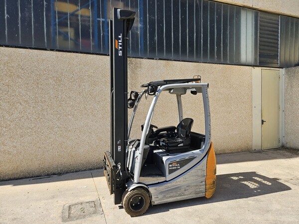 Carrelli elevatori in vendita