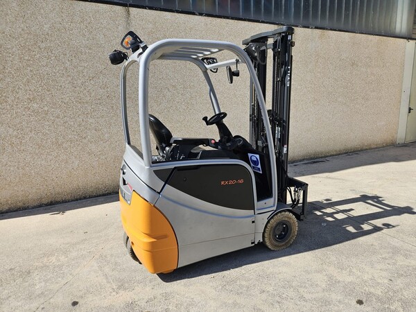 Carrelli elevatori in vendita