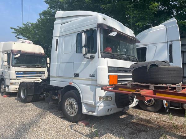 Trattori stradali in vendita