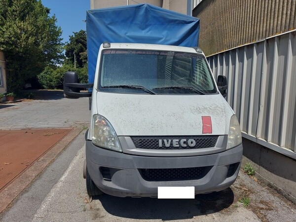 8#8595 Autocarro Iveco in vendita - foto 2