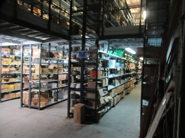 4#8599 Attrezzature varie di magazzino e rimanenze di materiale elettrico in vendita - foto 2