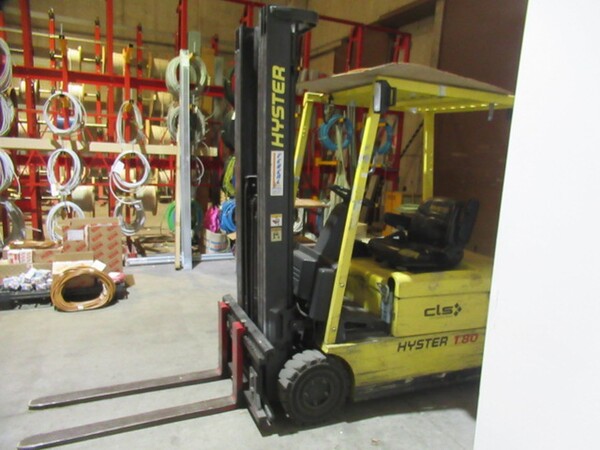 4#8599 Attrezzature varie di magazzino e rimanenze di materiale elettrico in vendita - foto 4