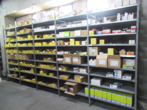 4#8599 Attrezzature varie di magazzino e rimanenze di materiale elettrico in vendita - foto 9