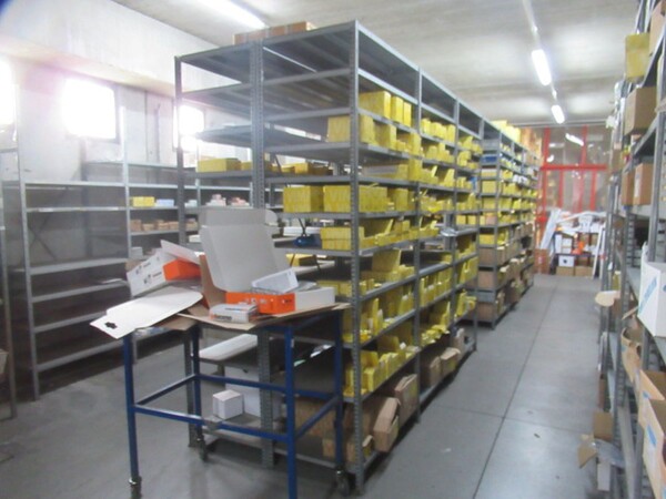 4#8599 Attrezzature varie di magazzino e rimanenze di materiale elettrico in vendita - foto 10