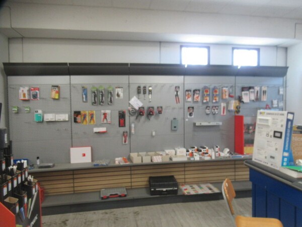 4#8599 Attrezzature varie di magazzino e rimanenze di materiale elettrico in vendita - foto 13