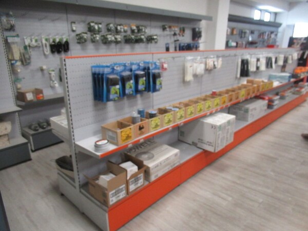4#8599 Attrezzature varie di magazzino e rimanenze di materiale elettrico in vendita - foto 15