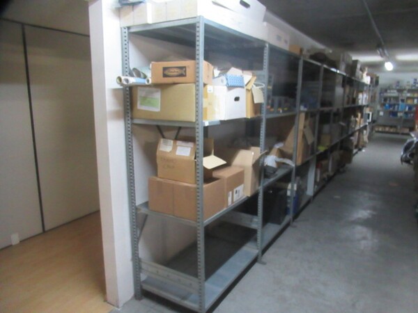 4#8599 Attrezzature varie di magazzino e rimanenze di materiale elettrico in vendita - foto 17
