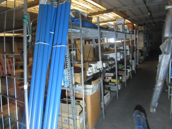 4#8599 Attrezzature varie di magazzino e rimanenze di materiale elettrico in vendita - foto 18