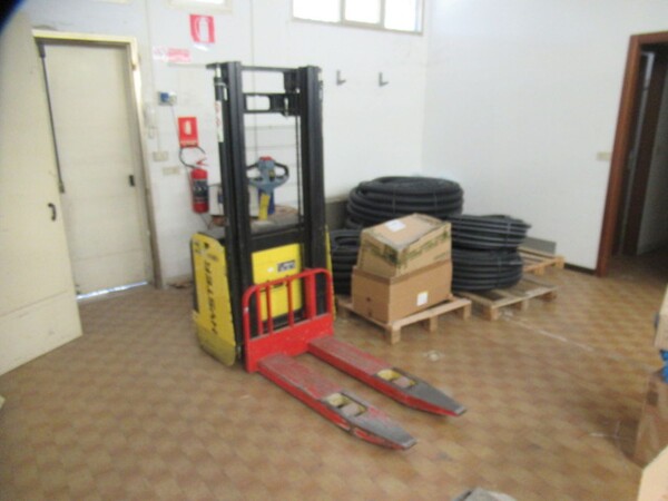 5#8599 Attrezzature varie di magazzino e rimanenze di materiale elettrico in vendita - foto 1