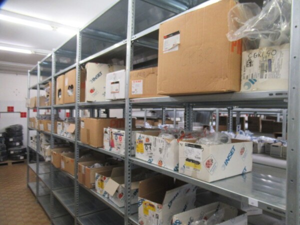5#8599 Attrezzature varie di magazzino e rimanenze di materiale elettrico in vendita - foto 6
