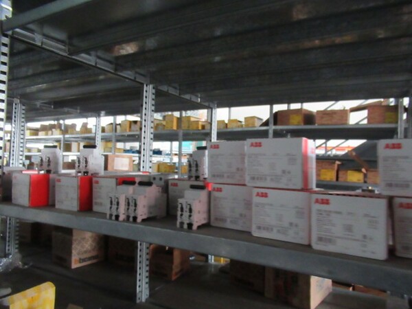 6#8599 Attrezzature varie di magazzino e rimanenze di materiale elettrico in vendita - foto 7