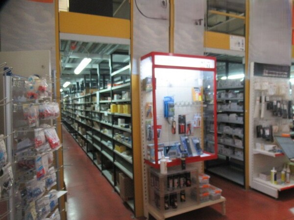 6#8599 Attrezzature varie di magazzino e rimanenze di materiale elettrico in vendita - foto 8