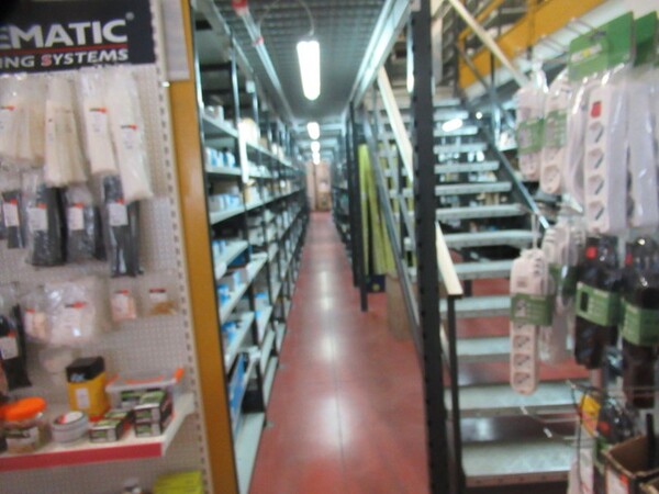 6#8599 Attrezzature varie di magazzino e rimanenze di materiale elettrico in vendita - foto 10
