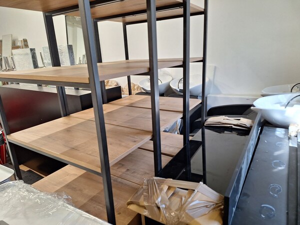 2#8604 Arredo per negozio acconciature in vendita - foto 1