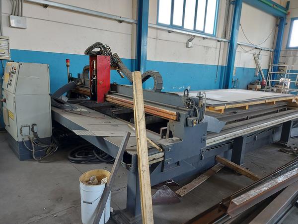 1#8607 Macchinari da carpenteria e arredi per uffici e autocarri in vendita - foto 33