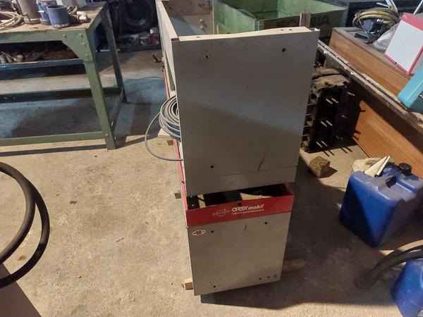 17#8627 scaffali con banco e morsa in vendita - foto 2