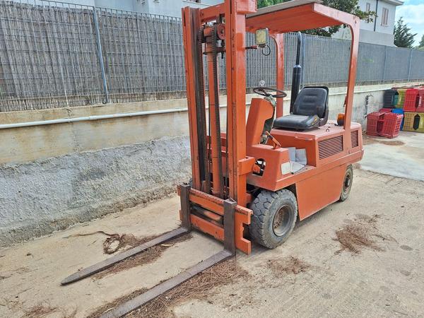 Carrelli elevatori in vendita