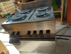 Attrezzatura e accessori da cucina e Autocarro Fiat 500 L - Lotto 0 (Asta 8696)