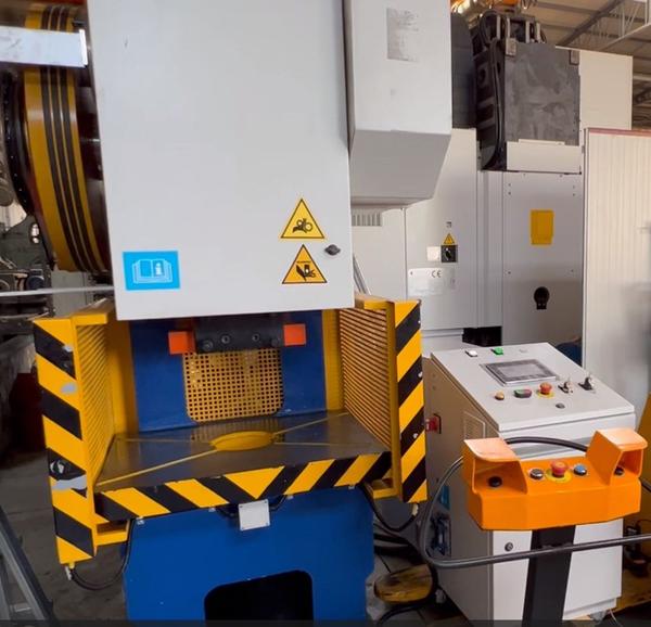 1#8707 QUATTRO 4 Industry Srl press in vendita - foto 2