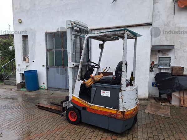 Carrelli elevatori in vendita