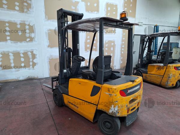 9#8798 Carrello elevatore Jungheinrich EFG-320 in vendita - foto 2