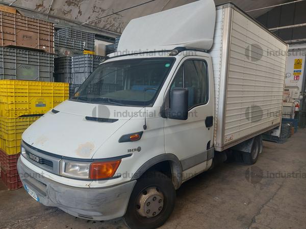 95#8801 Autocarro Iveco Daily in vendita - foto 1
