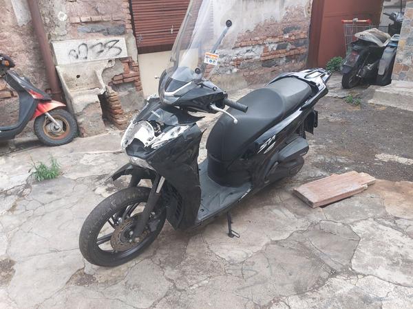 1#8802 Motociclo Honda SH in vendita - foto 1