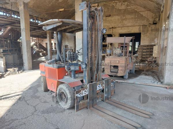 Carrelli elevatori in vendita