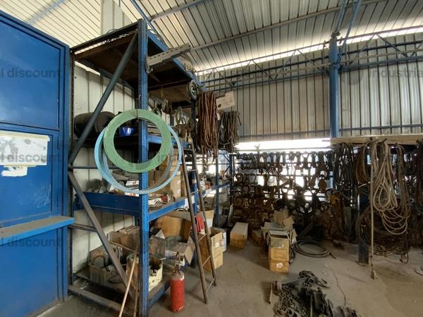 60#8816 Scaffalatura con ricambi ed accessori in vendita - foto 2