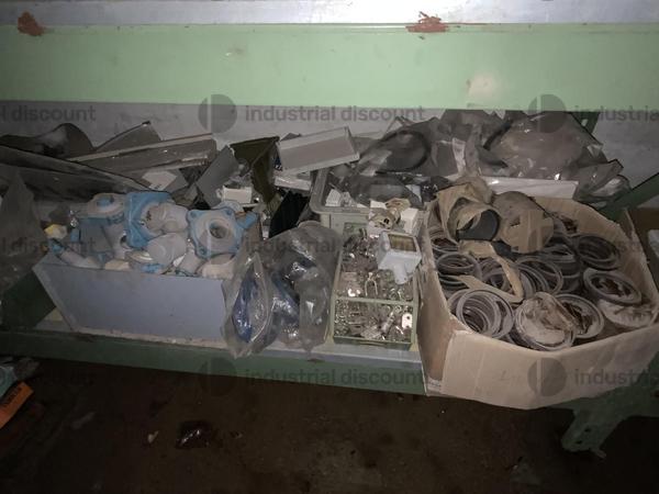 61#8816 Scaffalatura con ricambi ed accessori in vendita - foto 4