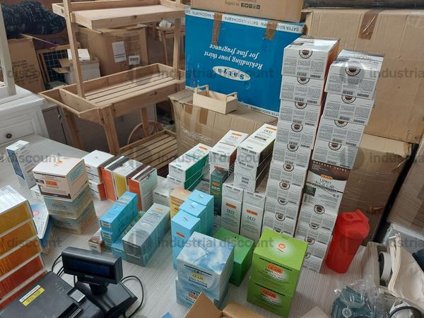 1#8828 Prodotti di cosmetica e parafarmacia in vendita - foto 1