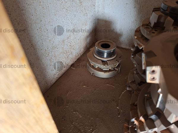 16#8831 Frese con accessori vari in vendita - foto 4